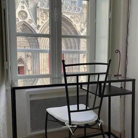 Parvis De La Cathedrale De Vue Directe Διαμέρισμα *