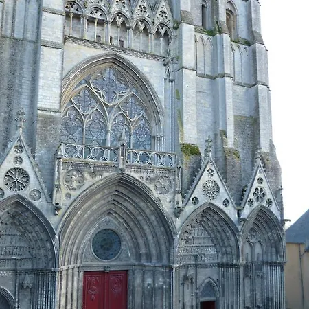 Parvis De La Cathedrale De Vue Directe Διαμέρισμα *