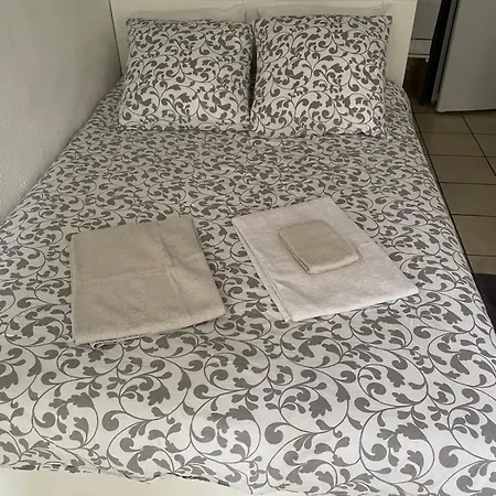 Du Parvis Apartment *